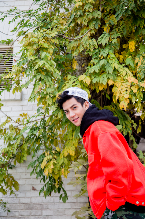 组图:吴俊余冬日写真曝光 身穿亮色短夹克少年感十足