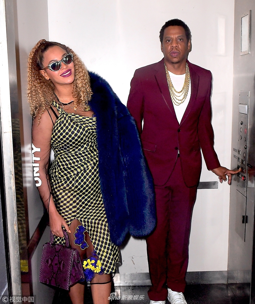 新浪娱乐讯 碧昂斯(beyonce)包下剧院为48岁jay-z庆生,碧昂斯产后小腹