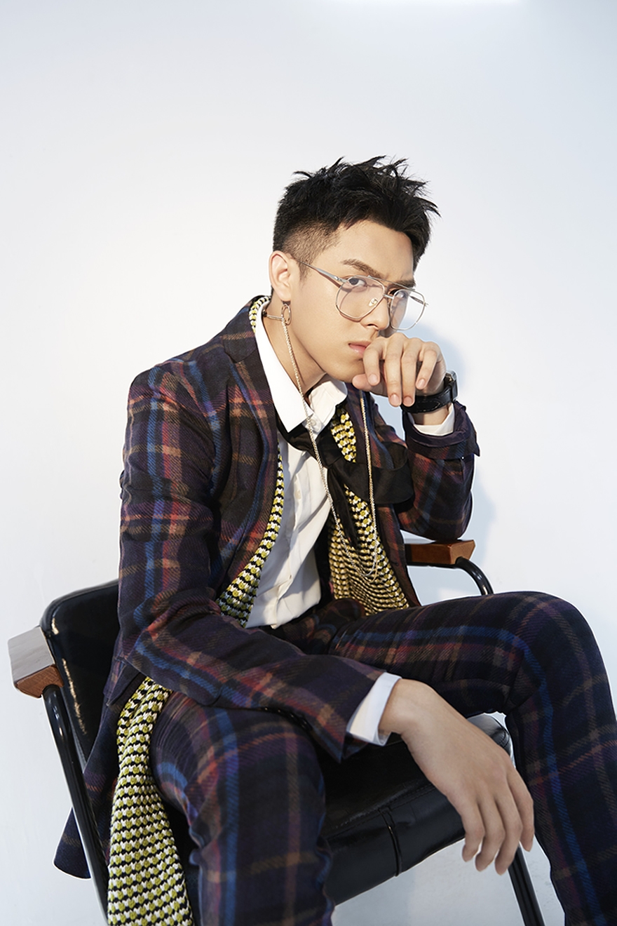 组图:陈信喆新歌《really》mv首发 浪漫婚礼邂逅秀恩爱