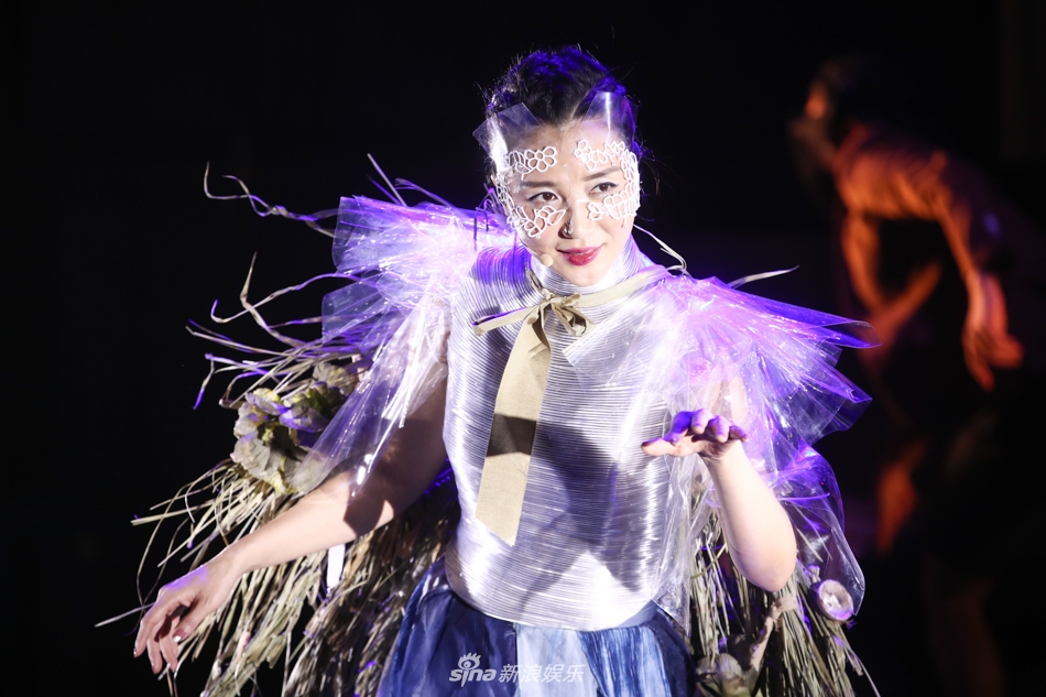 阿朵正式复出举行live秀致力传承少数民族文化