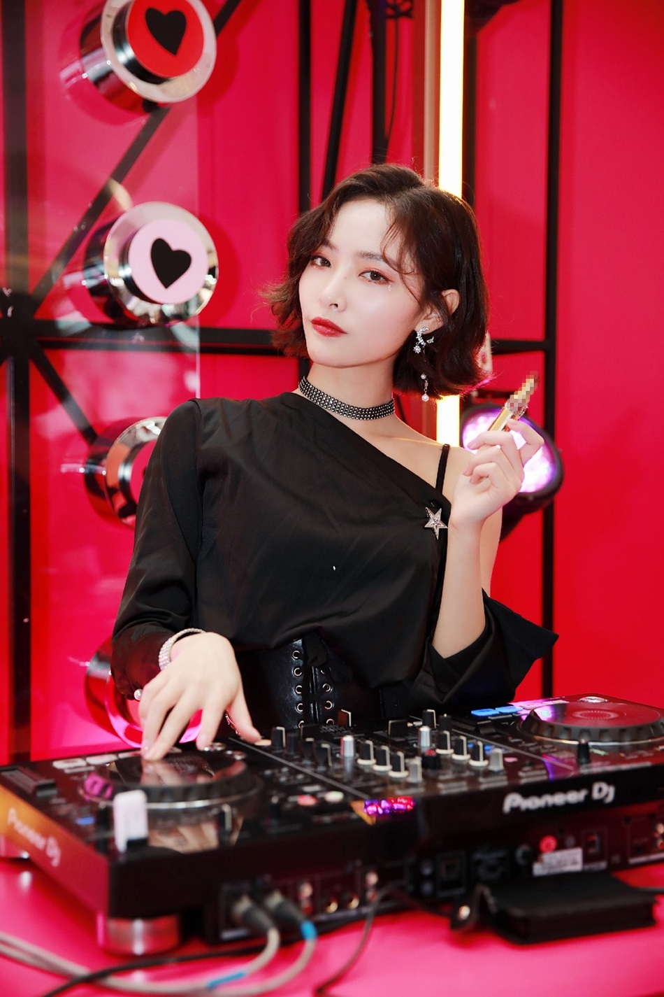 组图:snh48小分队7senses亮相活动 众多粉丝围观尽显高人气