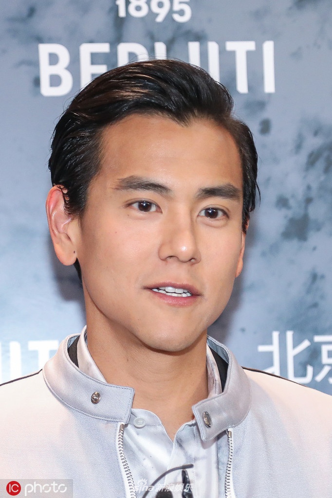 组图彭于晏皮衣配油头帅气亮相大长腿男神依旧