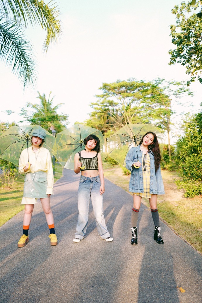 组图:cindy的腰超细!3unshine曝光最新夏日写真造型潮