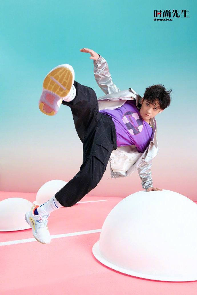 组图:董子健元气运动装少年感满满 解锁运动玩家的多样魅力