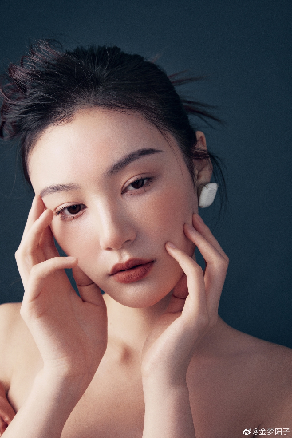 组图金梦阳子晒人像写真妆容精致高级像油画