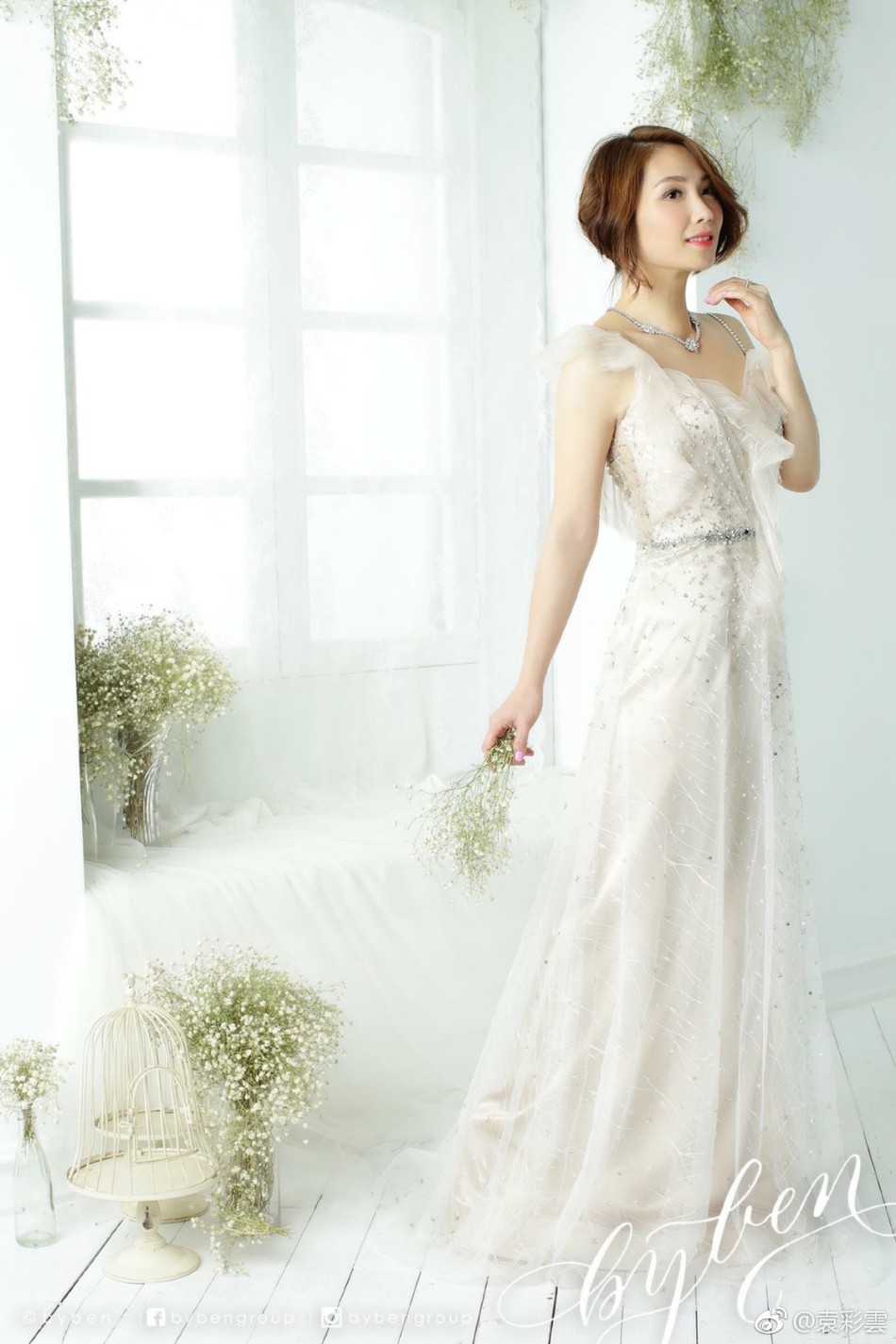 组图:前港姐袁彩云近照曝光 穿比基尼火辣不输当年