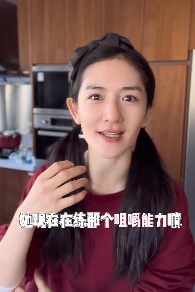 组图：谢娜下厨为女儿烤饼干 首曝怀二胎时患妊娠糖尿病