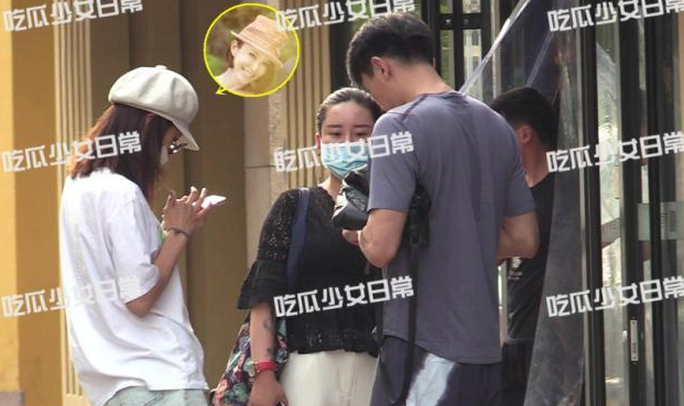 组图:寇静早前驾张亮座驾独自带爱女逛街 女儿小眼睛超可爱