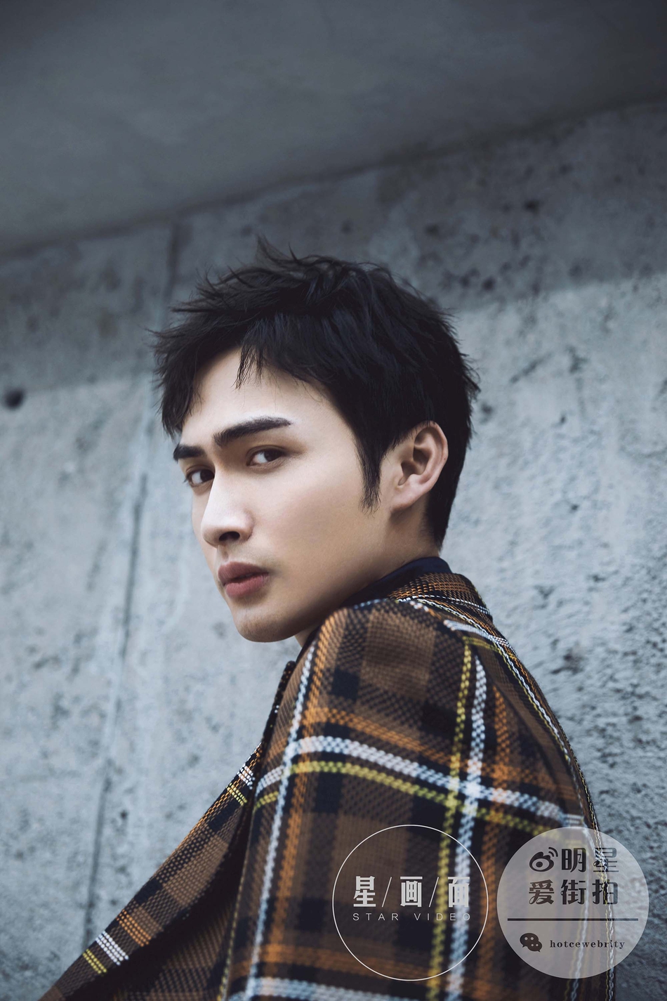 组图:百变型男张彬彬魅力上线 深情款款送暖意