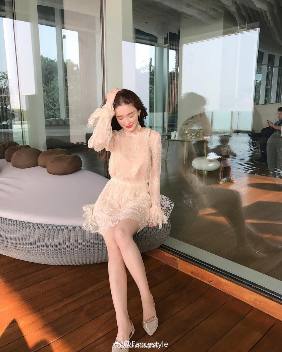 03 10:14:38 8 / 8 新浪娱乐讯 日前,网红美女fancy在微博晒出多组美