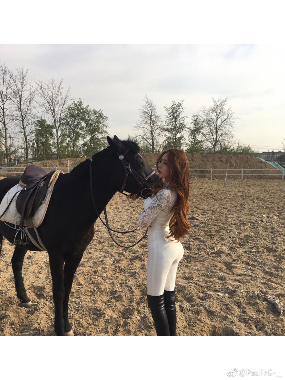 组图:嫩模李蒽熙这样骑马 真是性感到想报警_高清图集_新浪网