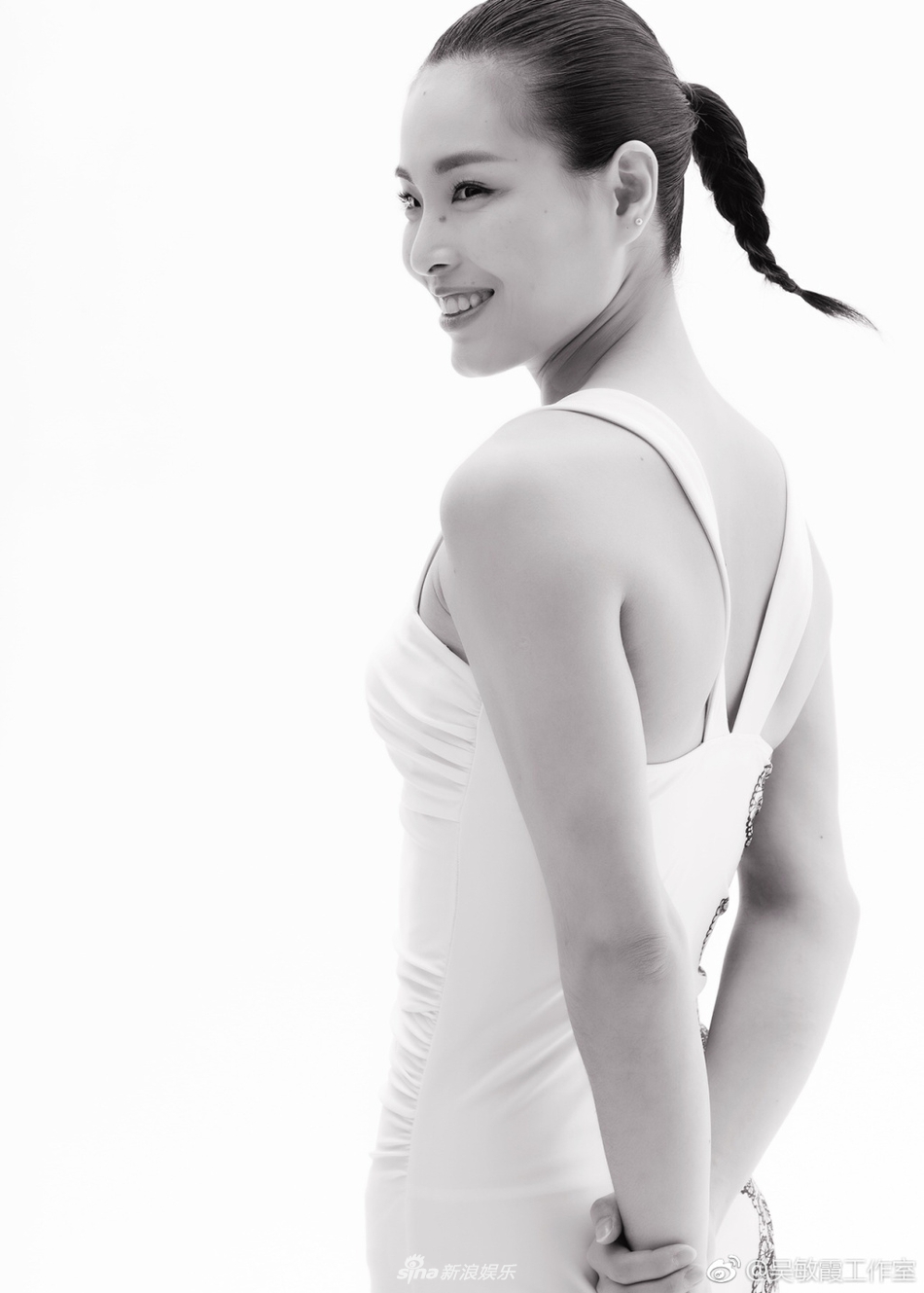 组图:跳水皇后吴敏霞霸气秀身材 背上还有一颗美人痣_高清图集_新浪网