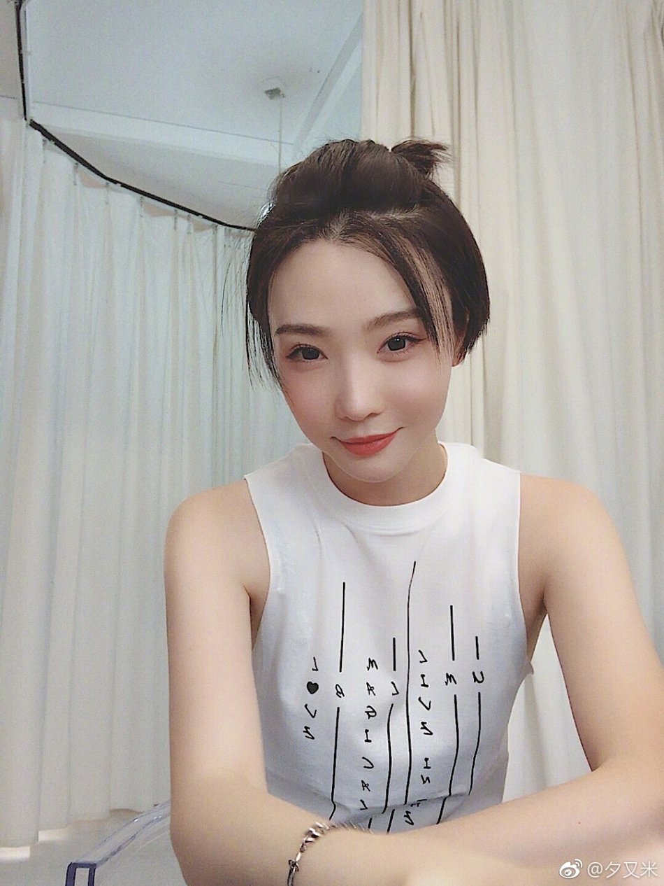 眼睛上面的眼镜