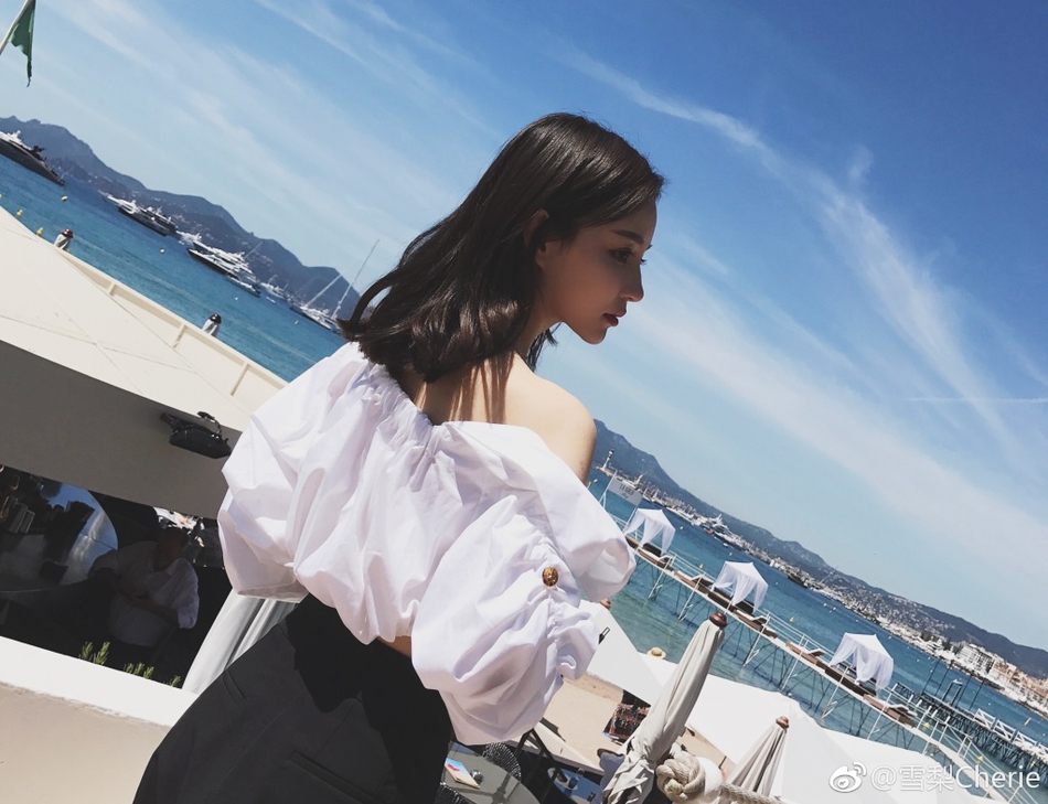 思聪前女友雪梨吃大餐仍苗条