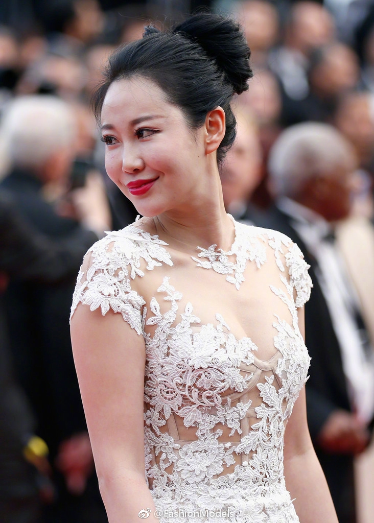 组图:时尚网红左岸潇再登戛纳红毯 透视长裙尽显魅惑_高清图集_新浪网