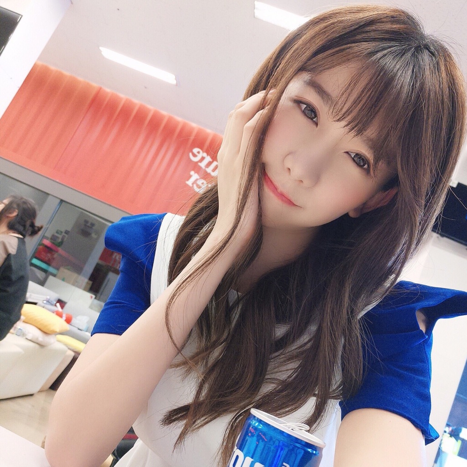 组图:"小志玲"走红工作满档 清纯可人水嫩欲滴_高清图集_新浪网