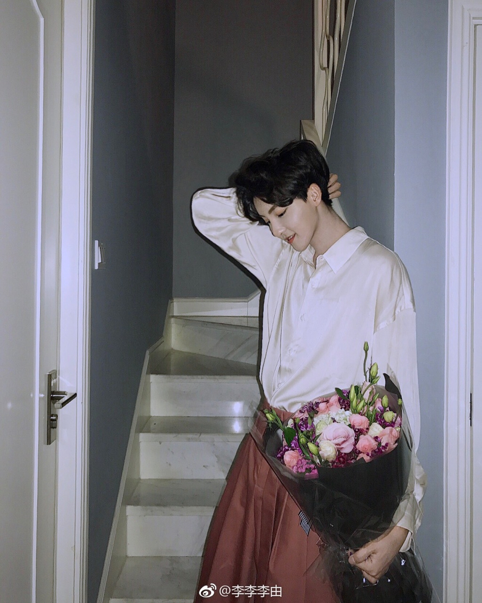 李由脸蛋比女人还精致