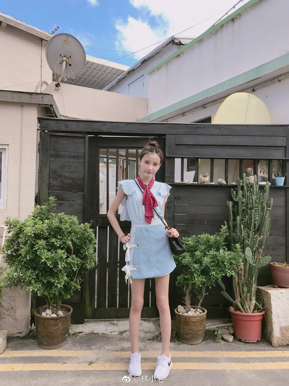 网红林小宅活力满满秀长腿_高清图集_新浪网