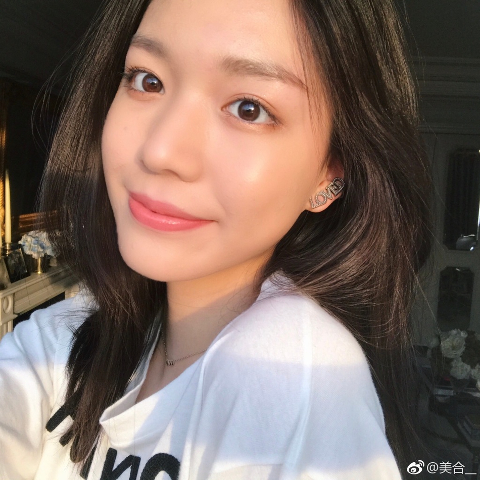 组图:耀莱千金美合晒自拍 清纯甜美不是网红脸_高清图集_新浪网