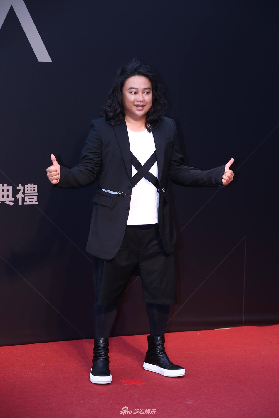 组图:星光大道冠军赖铭伟现身金曲奖 发福认不出