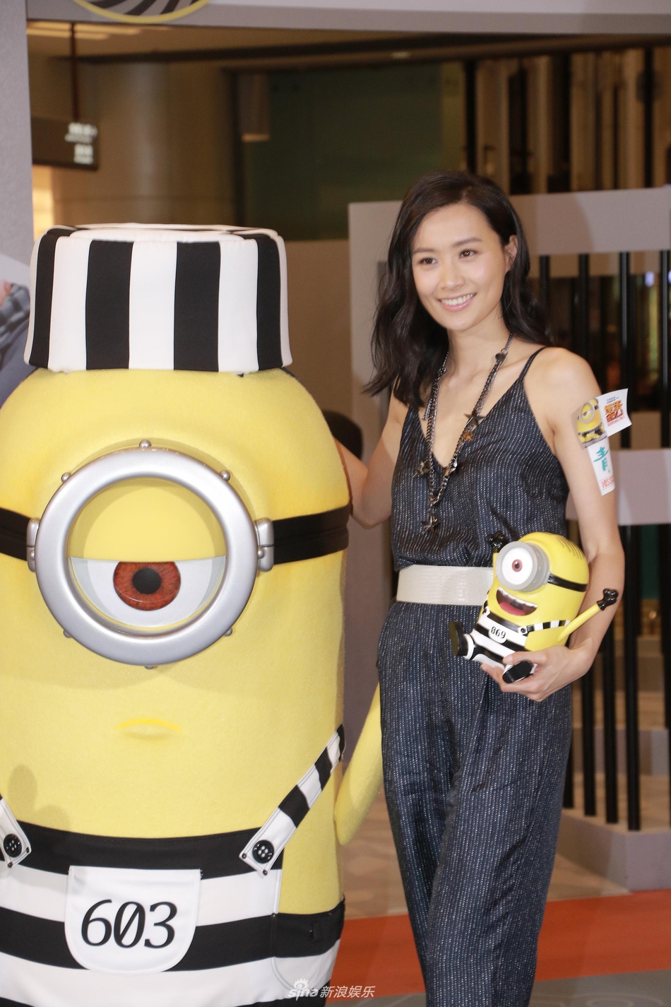 组图:陈法拉吊带连身裤性感现身 回避被问生子计划 _高清图集_新浪网