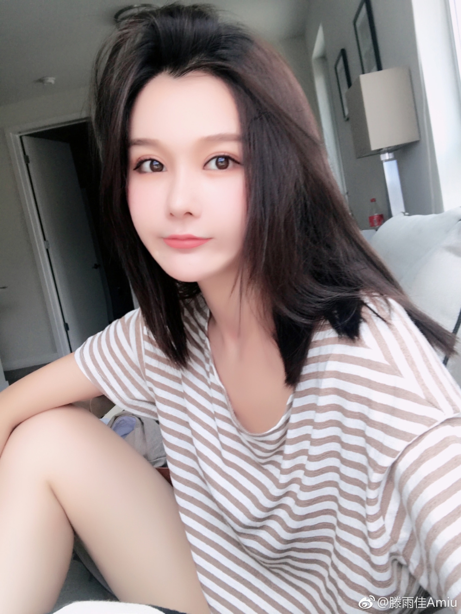 组图:网红滕雨佳自曝遭快车司机下迷药 清纯甜美惹人爱