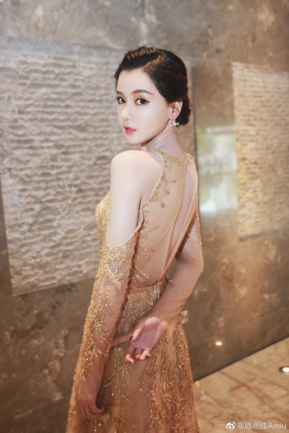 组图:网红滕雨佳自曝遭快车司机下迷药 清纯甜美惹人爱_高清图集_新浪