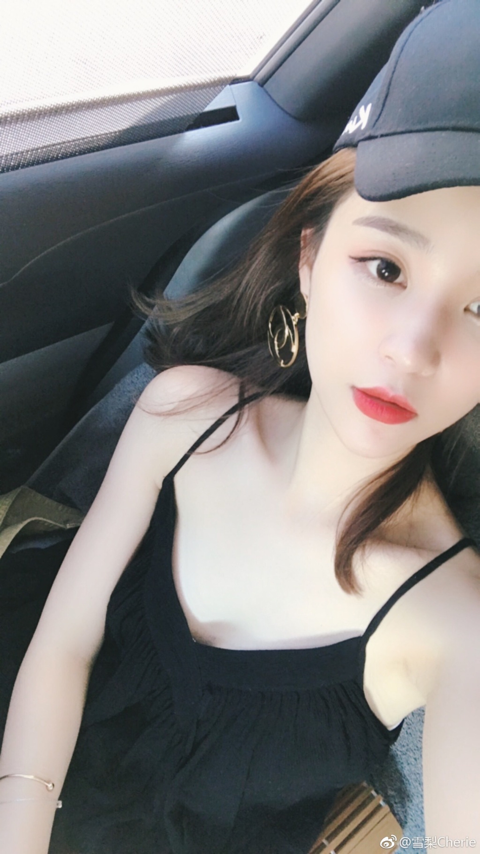 组图:思聪前女友雪梨晒自拍 清纯甜美惹人喜爱