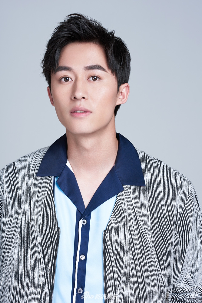 组图:付嘉最新写真曝光 "俊秀少年"眼神撩人