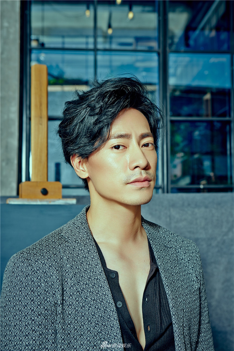 阮圣文曝最新写真 玩转质感文艺范儿