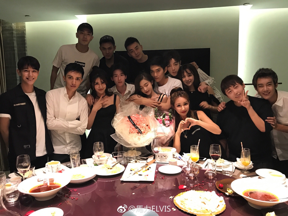 组图网红潘雨润过生日男闺蜜大方送祝福早脱单