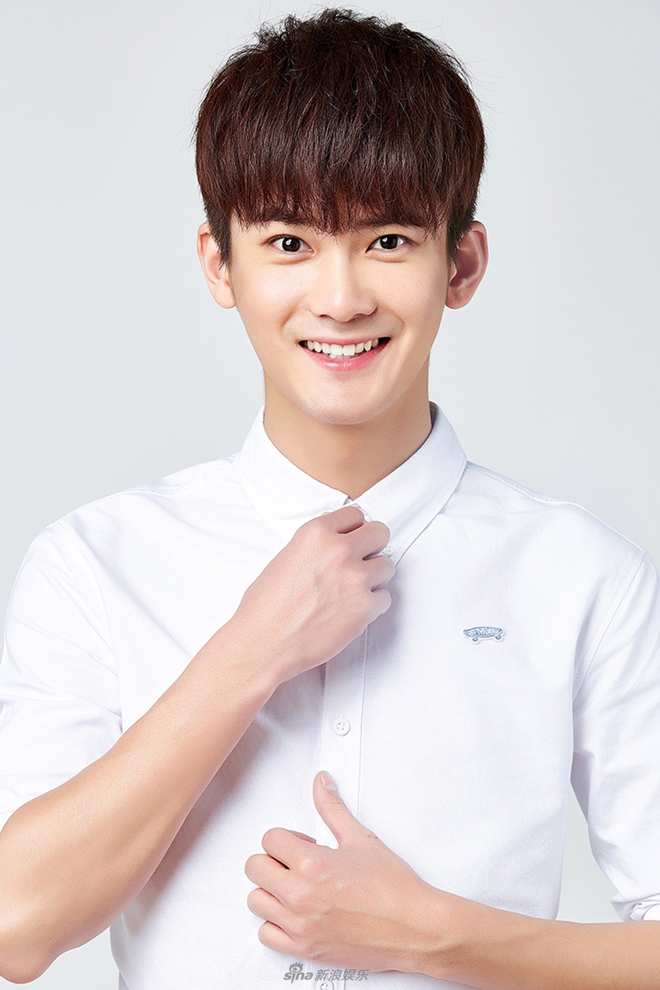 熊梓淇清新写真出炉 风格简约极具魅力