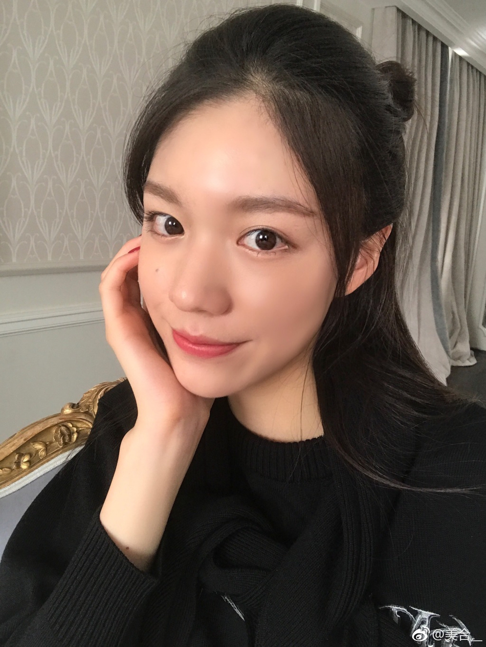 耀莱千金綦美合晒自拍 大眼浓眉清秀不输baby