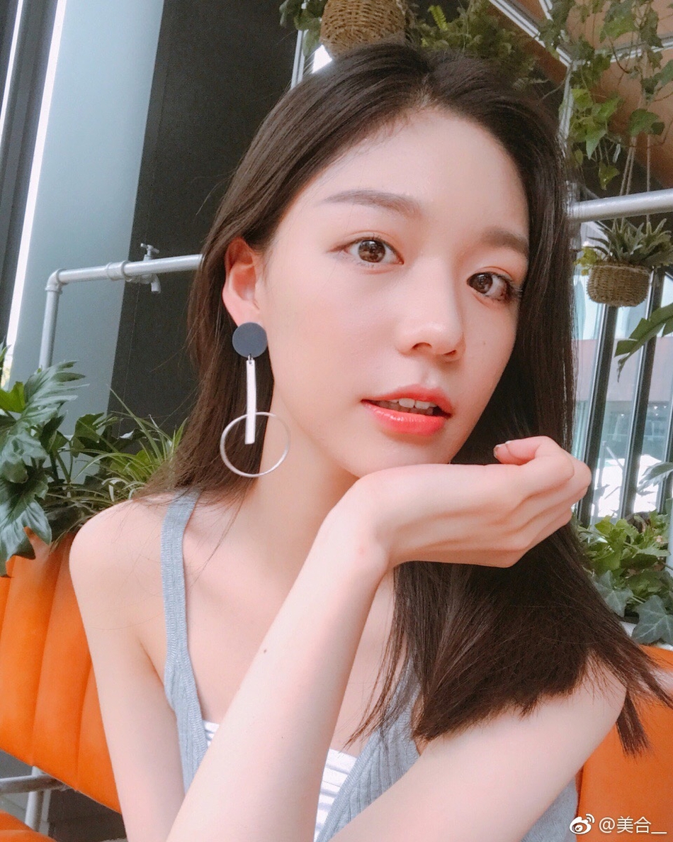 组图:耀莱千金綦美合晒自拍 大眼浓眉清秀不输baby_高清图集_新浪网