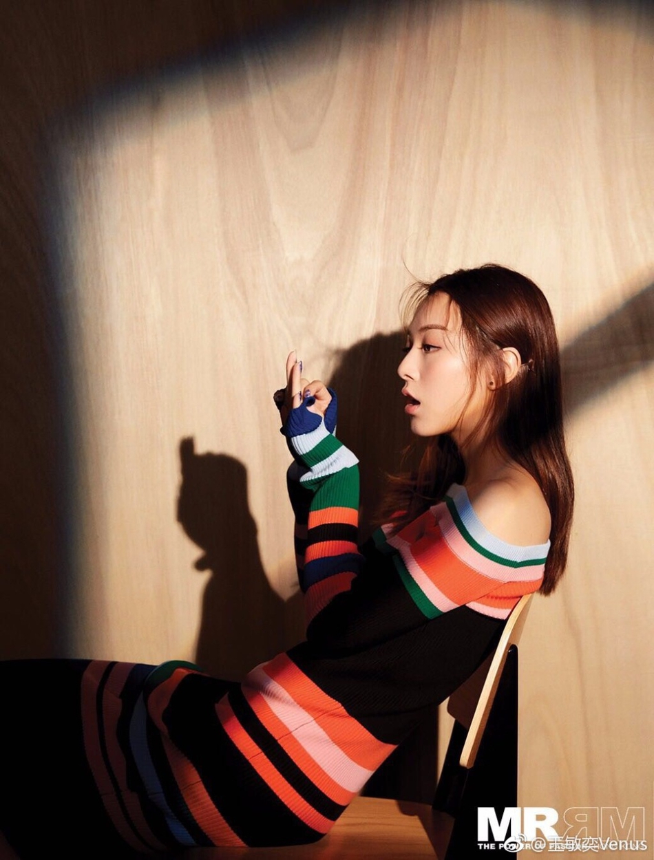 曾志伟准儿媳晒美照 清新淡雅气质过人