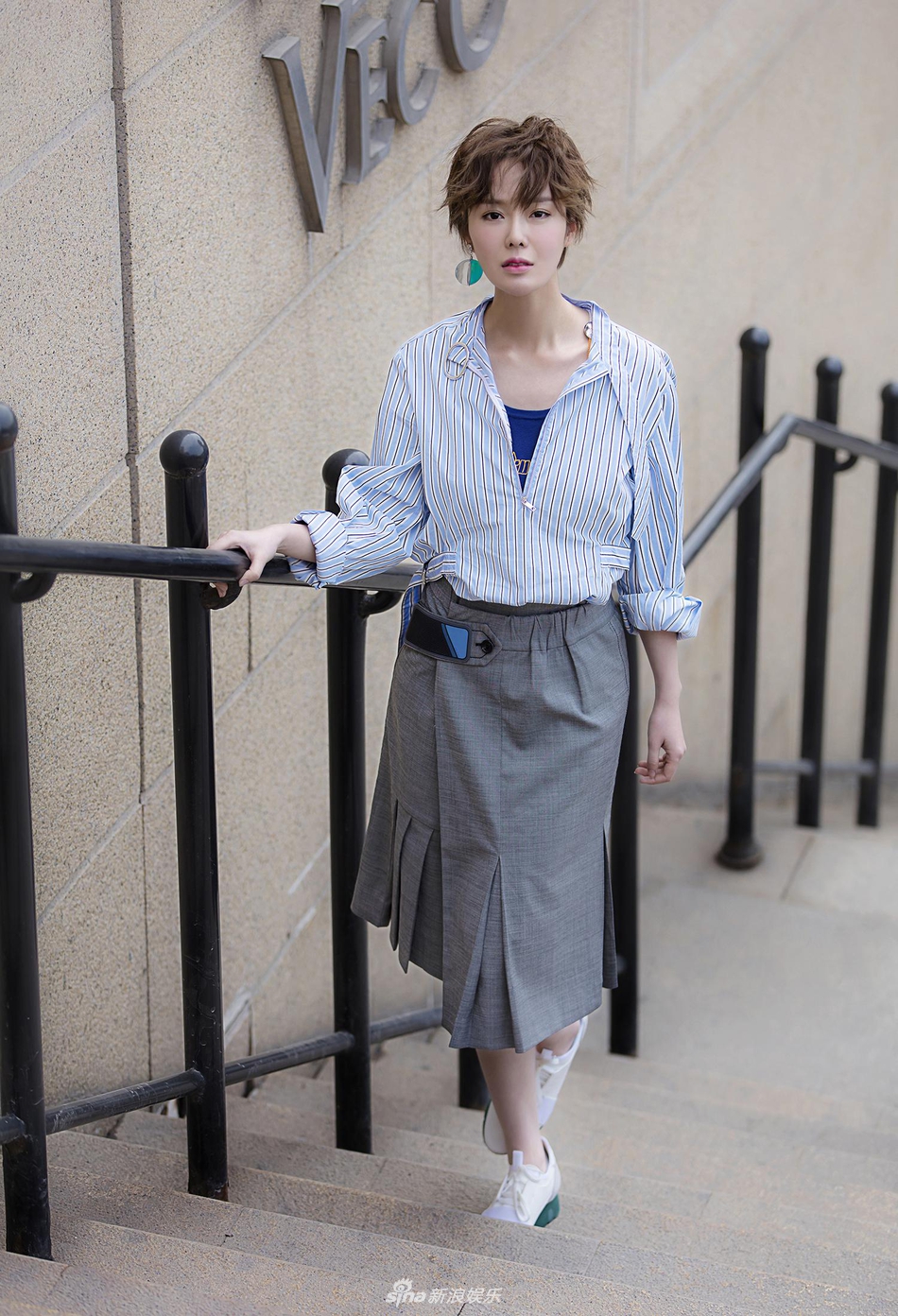 组图:刘海蓝演绎清爽盛夏风 笑容甜美清新撩人