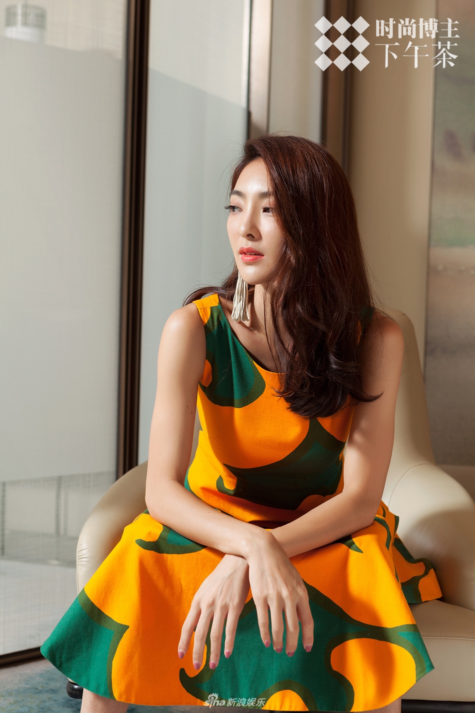 组图:曹格娇妻吴速玲风情万种 展百变时尚_高清图集_新浪网