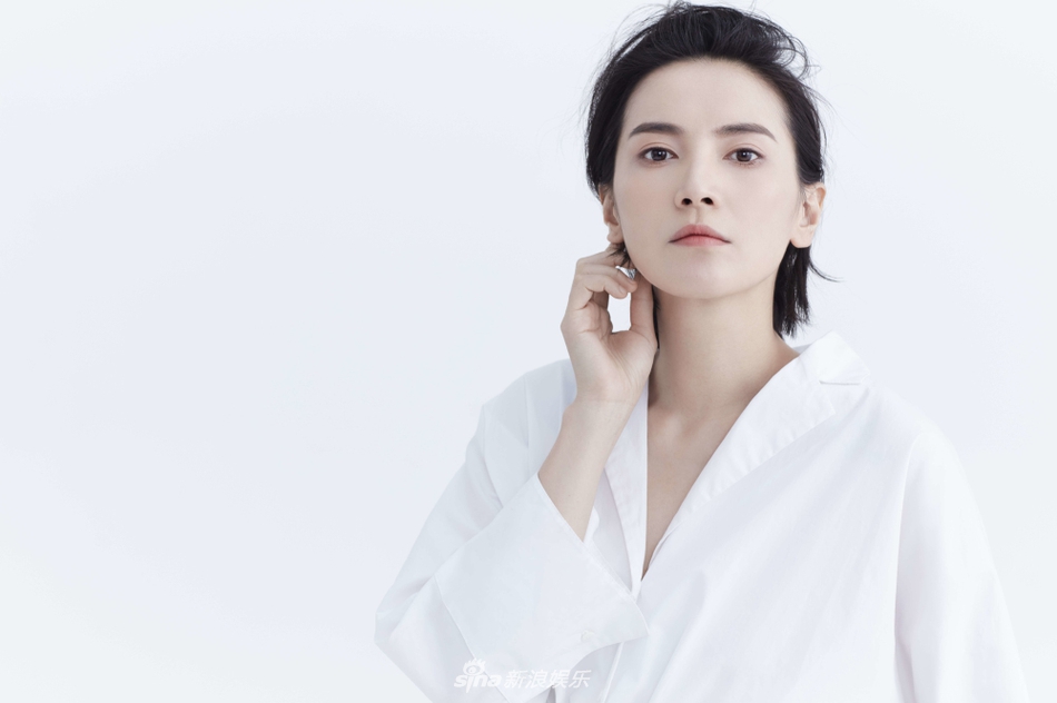 李媛小姐姐又来撩妹 上演白衬衫的帅气诱惑