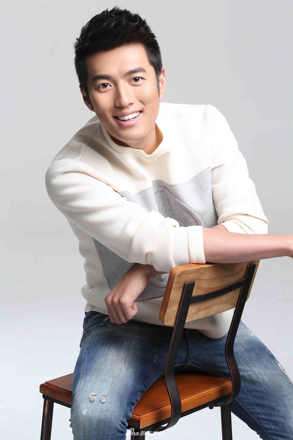 组图学霸班长周帅写真曝光温暖纯白尽显文艺腔调