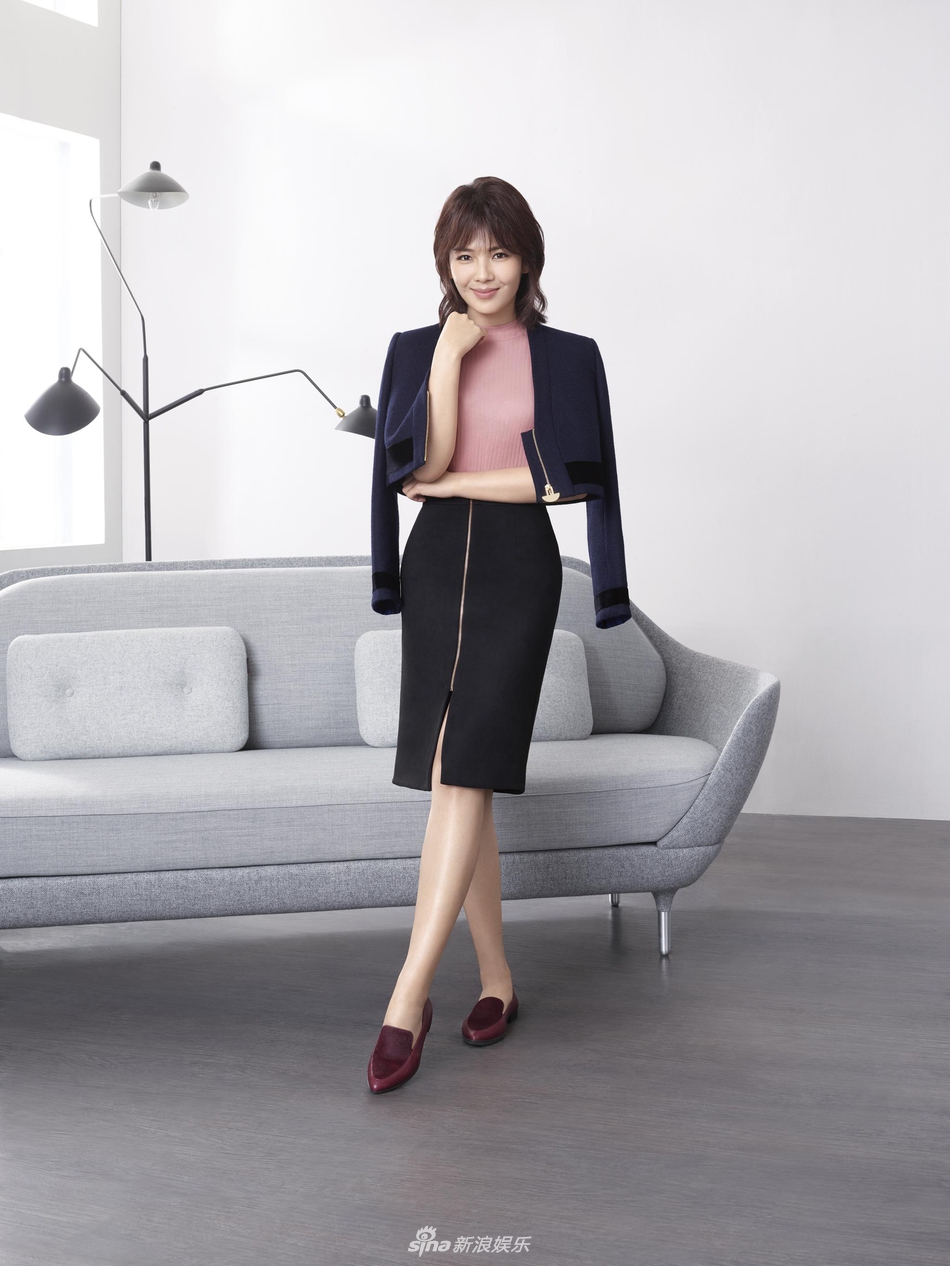 组图:安迪上线!刘涛女强人look干练优雅秀美腿