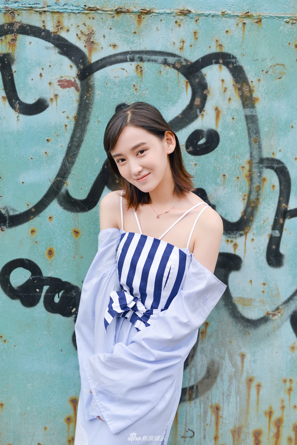 组图:深林少女李玉洁写真曝光 目光如水清新可人