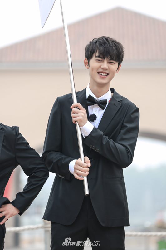 组图:谢彬彬成"游戏黑洞" 上演教科书式"碰瓷"