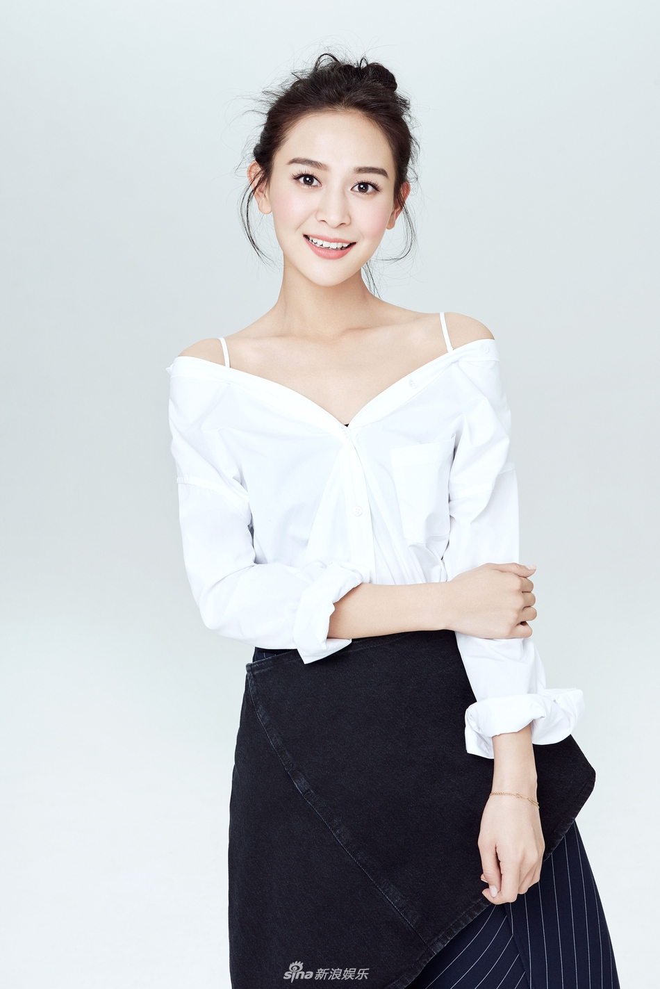 组图:海铃最新写真曝光 可爱俏皮活力满满