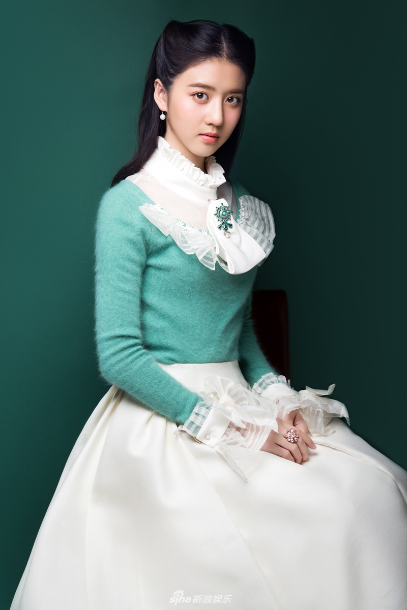 组图:李凯馨北影录取心情好 复古大片名门淑女来袭