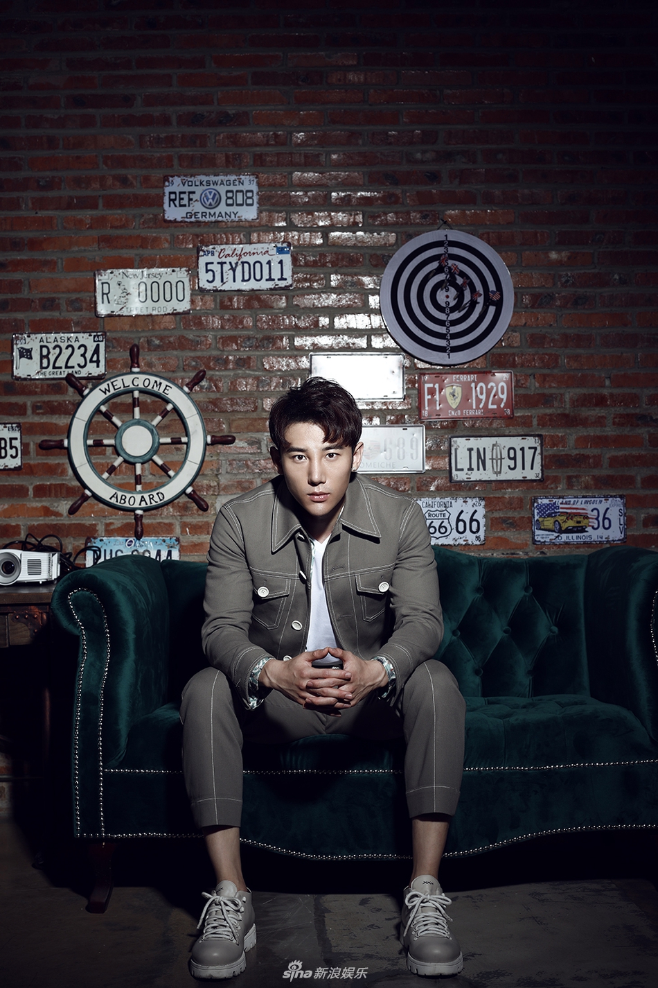 组图丁一最新写真曝光天生衣架英气逼人