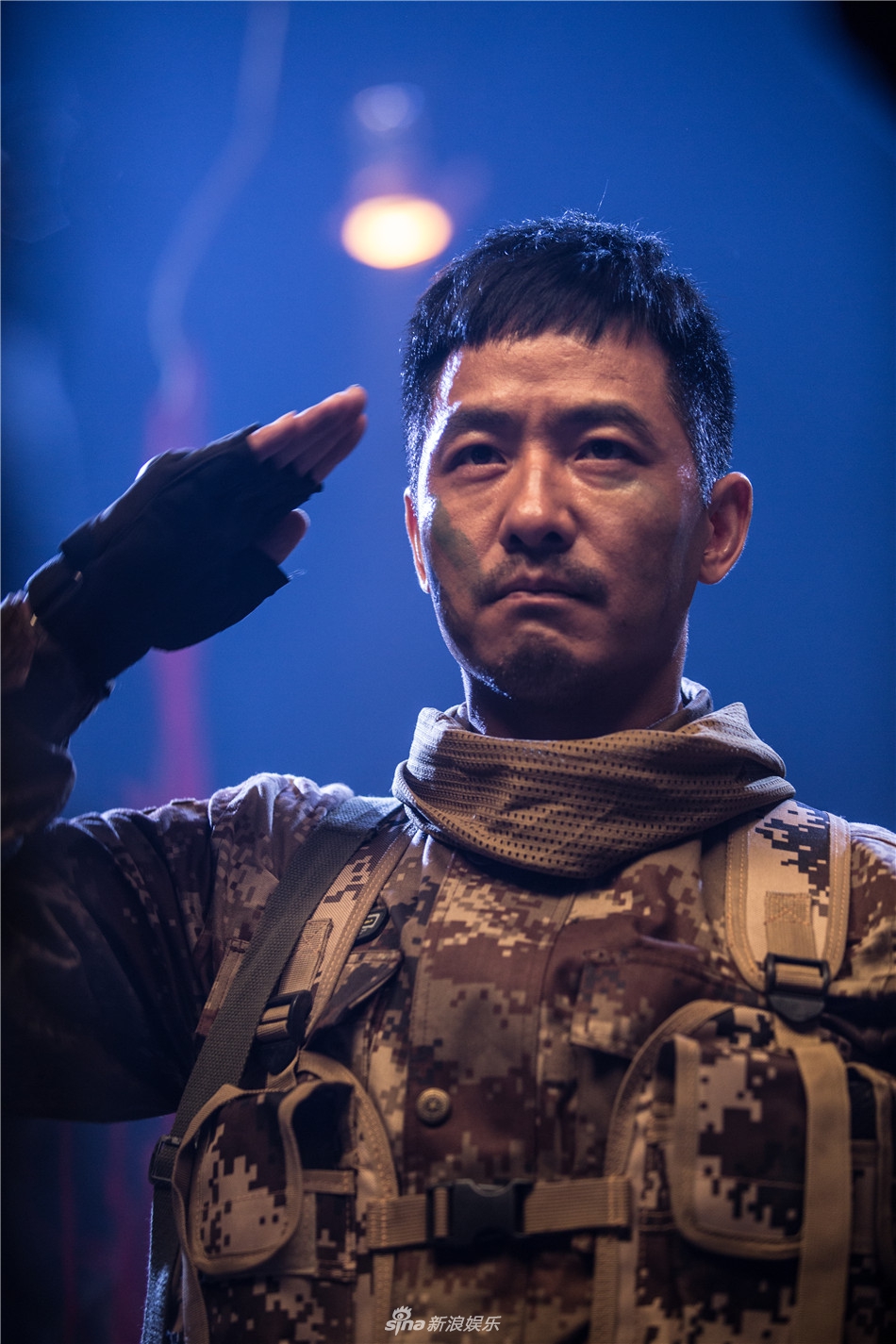 组图:演员郭晓东晒军装照致敬军人 英气十足_高清图集_新浪网