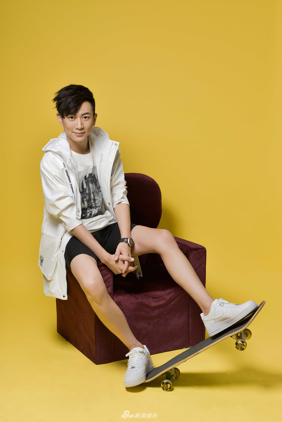 王聪曝夏日写真 长腿酒窝杀男友力max