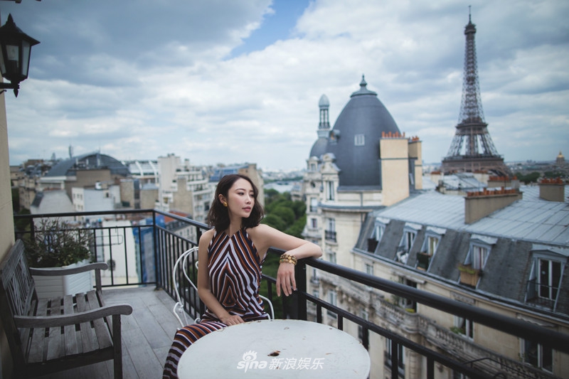 组图:赵子惠写真长腿惹眼 举手投足展示御姐魅力