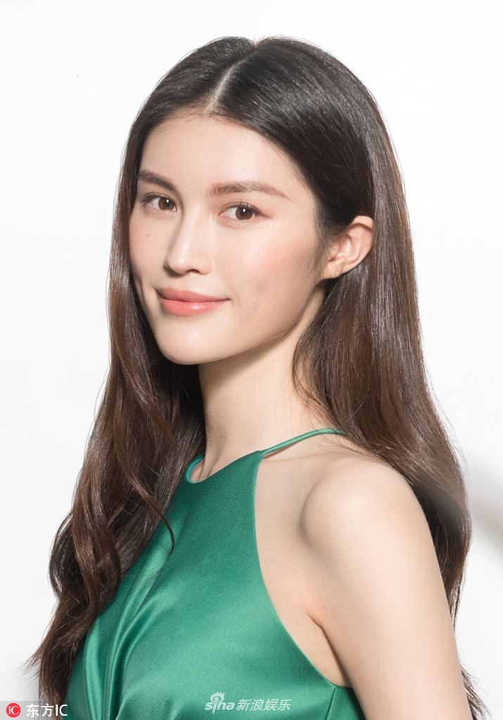 何穗碧绿长裙难掩大长腿 雪肌白得发光_高清图集_新浪网