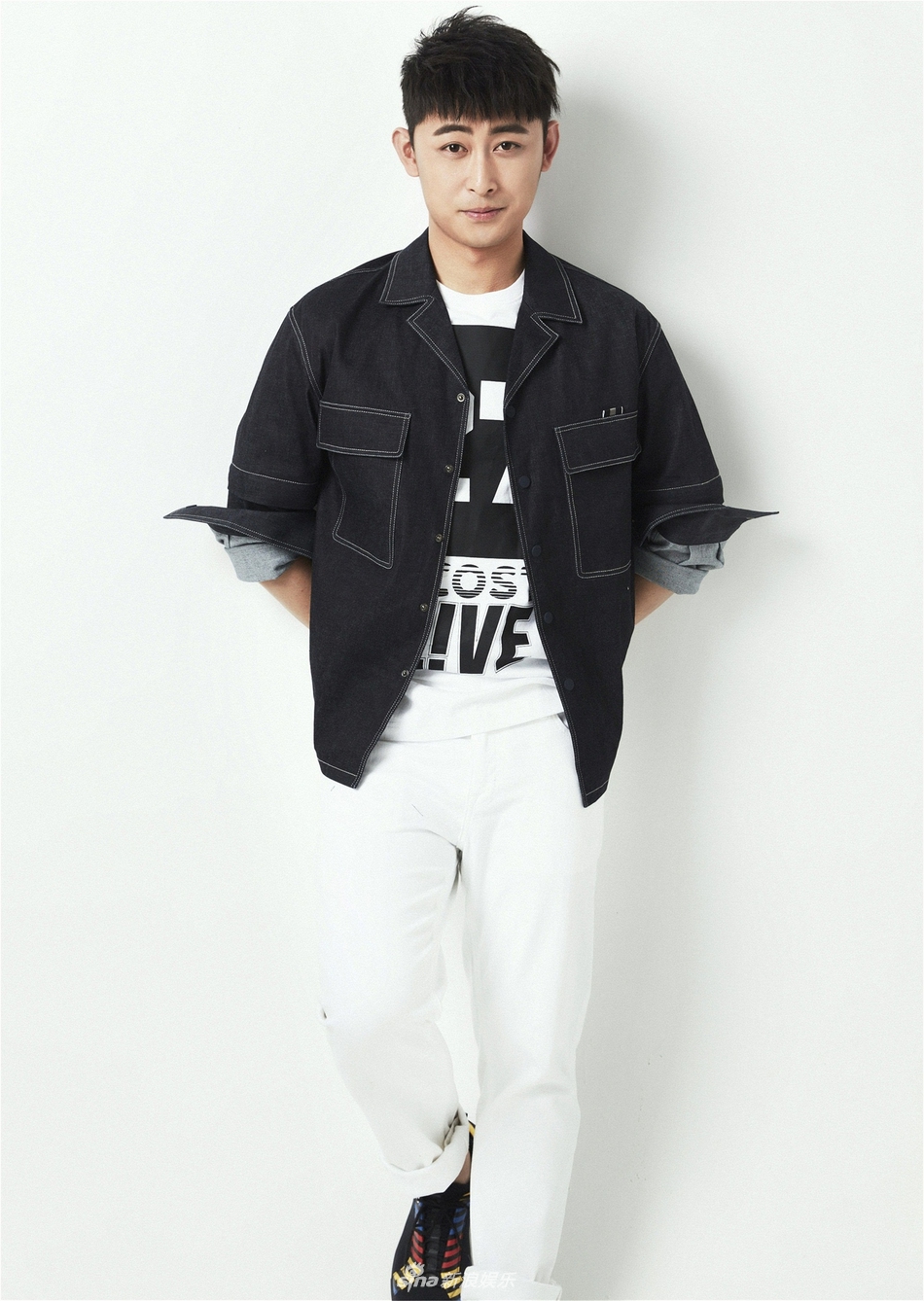 猜你喜欢 3 / 4 新浪娱乐讯 近日,演员刘超曝光了一组休闲写真.